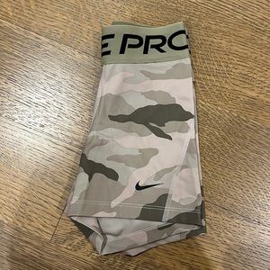 Nike Pros Camo